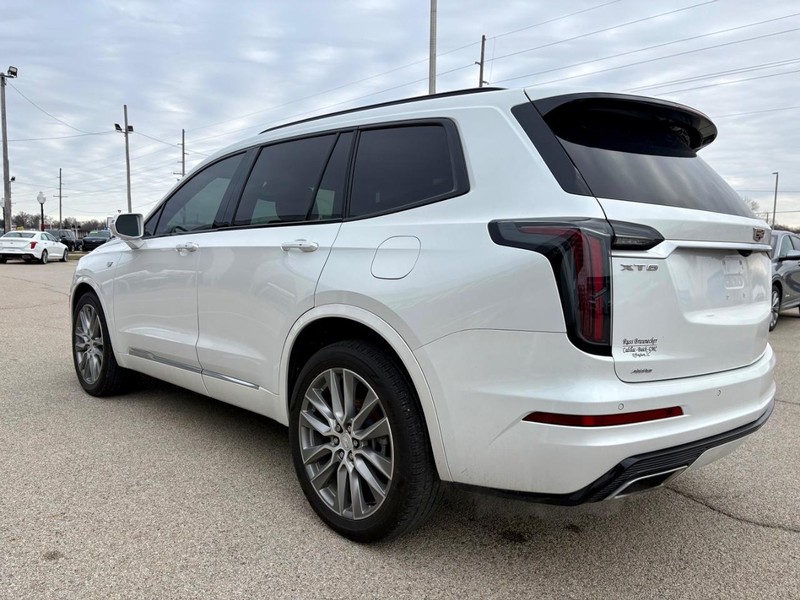 Cadillac XT6 Vehicle Full-screen Gallery Image 07