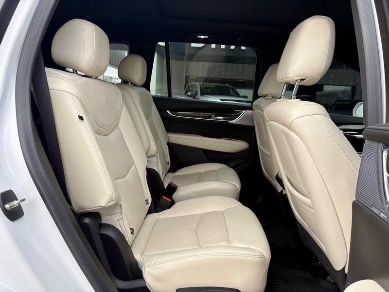 Cadillac XT6 Vehicle Full-screen Gallery Image 12