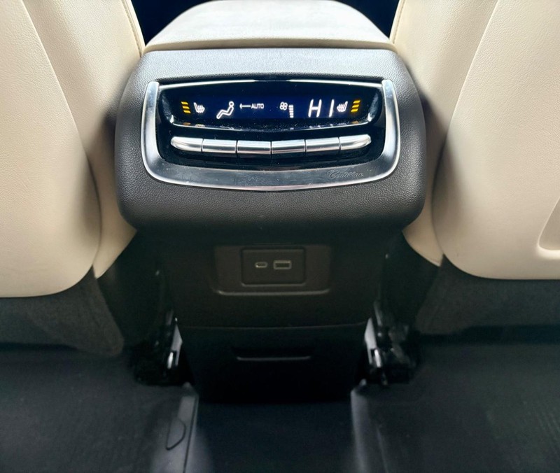 Cadillac XT6 Vehicle Full-screen Gallery Image 13