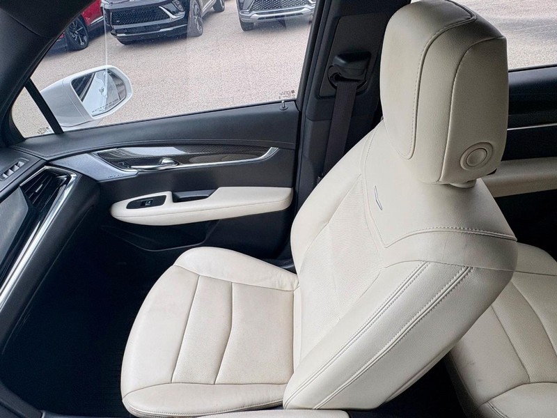 Cadillac XT6 Vehicle Full-screen Gallery Image 17