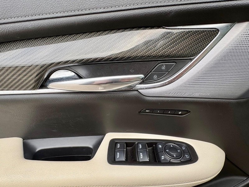 Cadillac XT6 Vehicle Full-screen Gallery Image 19