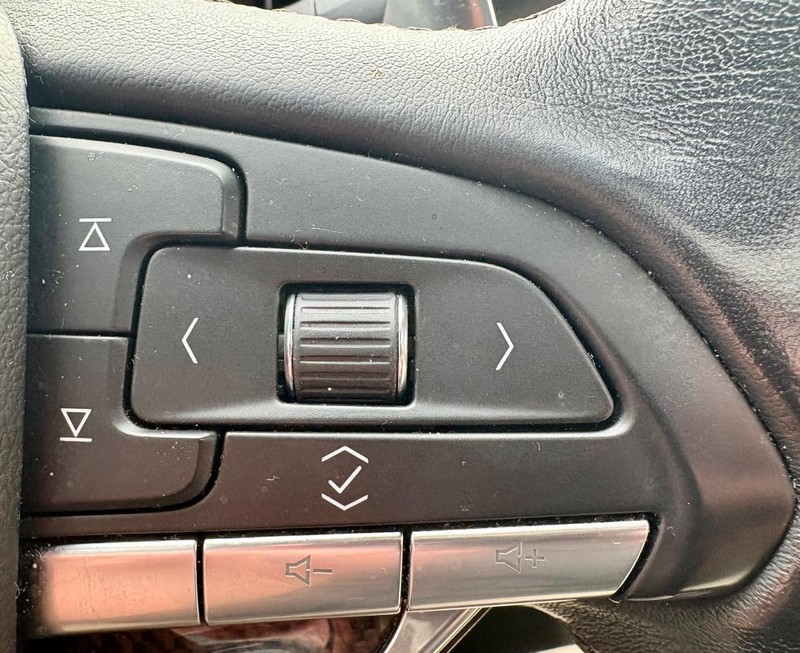 Cadillac XT6 Vehicle Full-screen Gallery Image 24