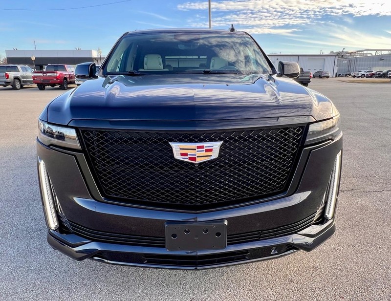 Cadillac Escalade Vehicle Full-screen Gallery Image 02