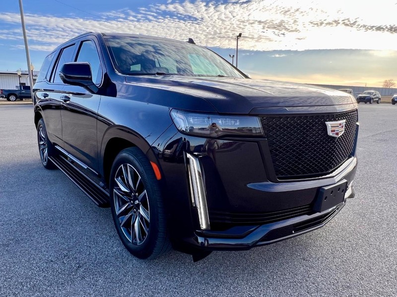 Cadillac Escalade Vehicle Full-screen Gallery Image 03