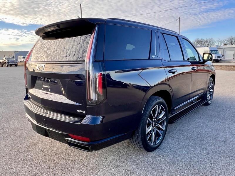 Cadillac Escalade Vehicle Full-screen Gallery Image 04