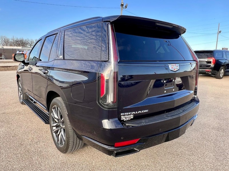 Cadillac Escalade Vehicle Full-screen Gallery Image 08