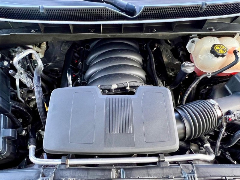 Cadillac Escalade Vehicle Full-screen Gallery Image 10