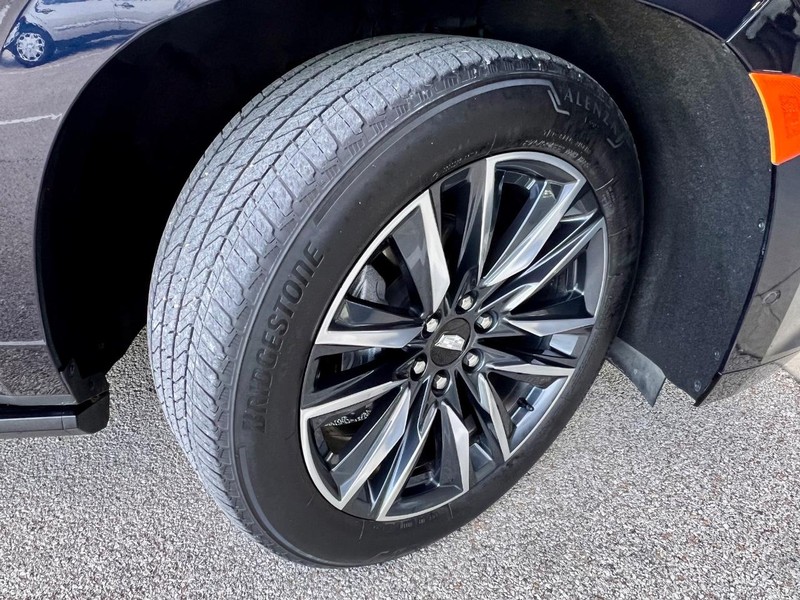 Cadillac Escalade Vehicle Full-screen Gallery Image 11