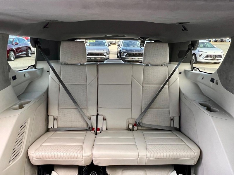 Cadillac Escalade Vehicle Full-screen Gallery Image 12