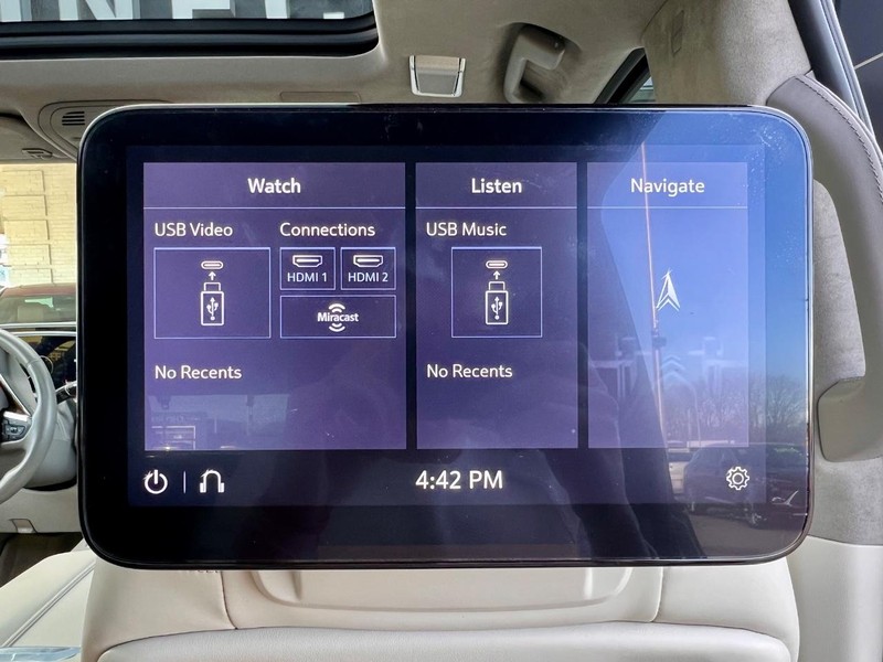 Cadillac Escalade Vehicle Full-screen Gallery Image 14