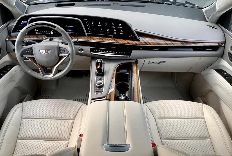 Cadillac Escalade Vehicle Full-screen Gallery Image 16