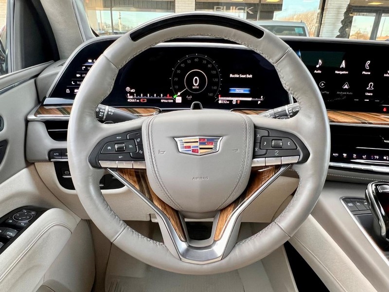 Cadillac Escalade Vehicle Full-screen Gallery Image 18