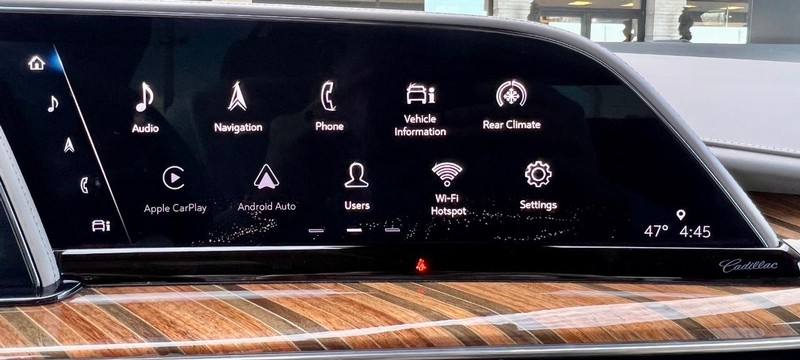 Cadillac Escalade Vehicle Full-screen Gallery Image 21