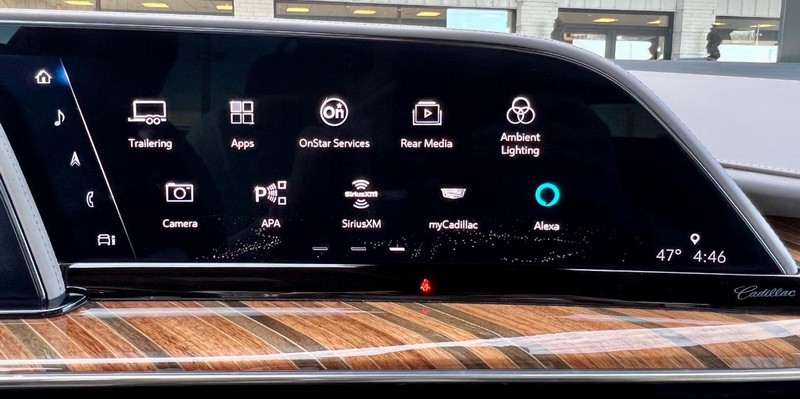 Cadillac Escalade Vehicle Full-screen Gallery Image 22