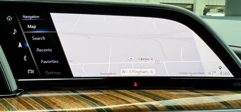 Cadillac Escalade Vehicle Full-screen Gallery Image 23