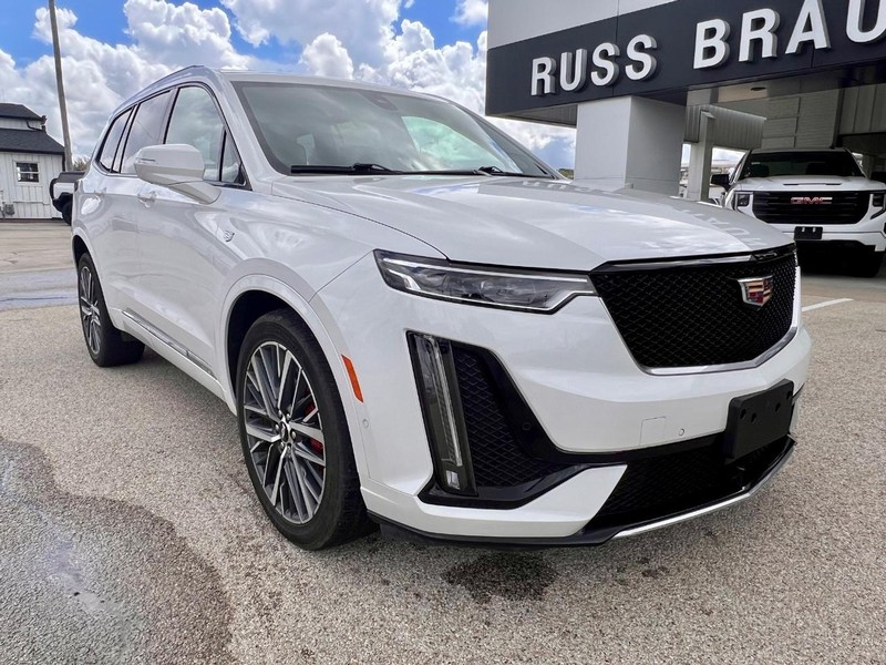 Cadillac XT6 Vehicle Full-screen Gallery Image 03