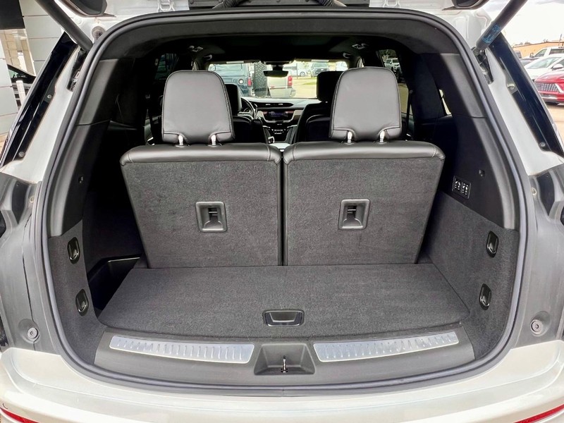 Cadillac XT6 Vehicle Full-screen Gallery Image 06