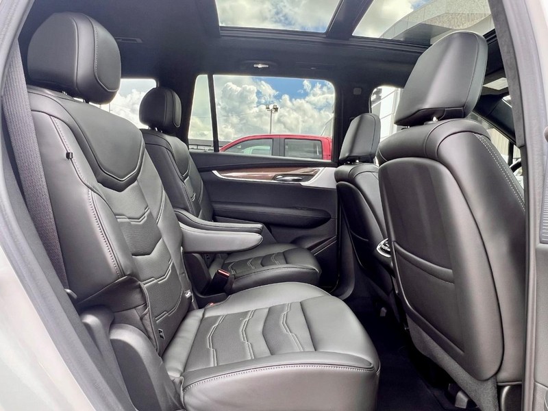 Cadillac XT6 Vehicle Full-screen Gallery Image 13