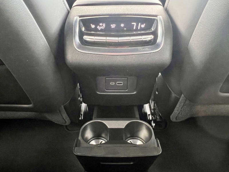 Cadillac XT6 Vehicle Full-screen Gallery Image 14