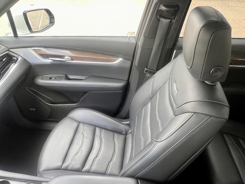 Cadillac XT6 Vehicle Full-screen Gallery Image 16