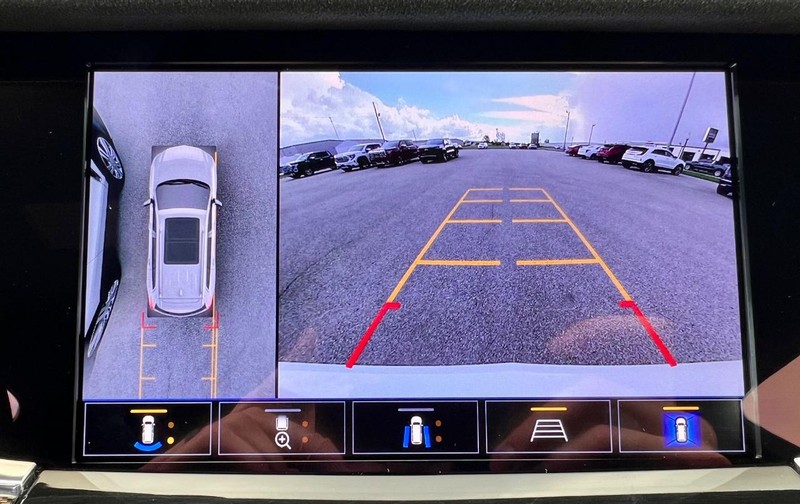 Cadillac XT6 Vehicle Full-screen Gallery Image 23