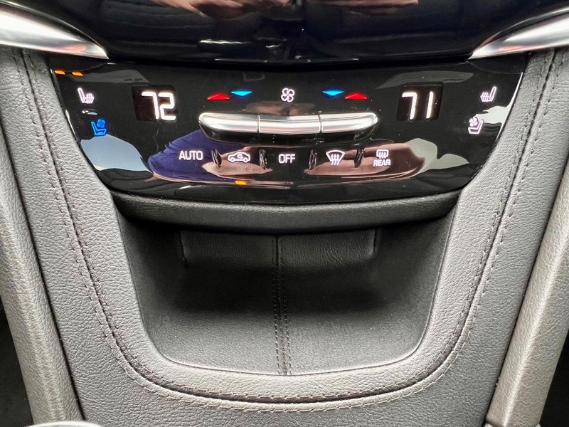 Cadillac XT6 Vehicle Full-screen Gallery Image 24