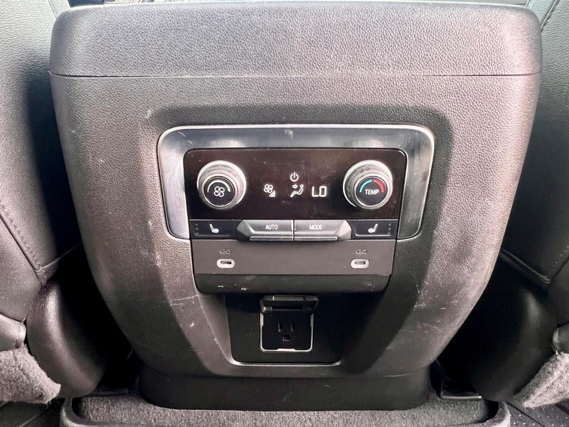 Chevrolet Tahoe Vehicle Full-screen Gallery Image 14