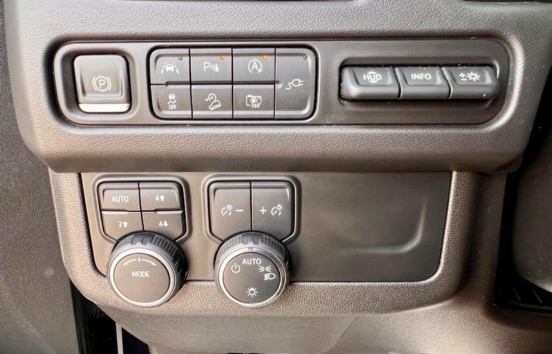 Chevrolet Tahoe Vehicle Full-screen Gallery Image 27