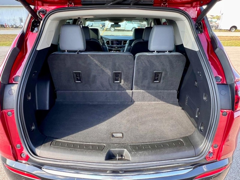 Buick Enclave Vehicle Full-screen Gallery Image 06