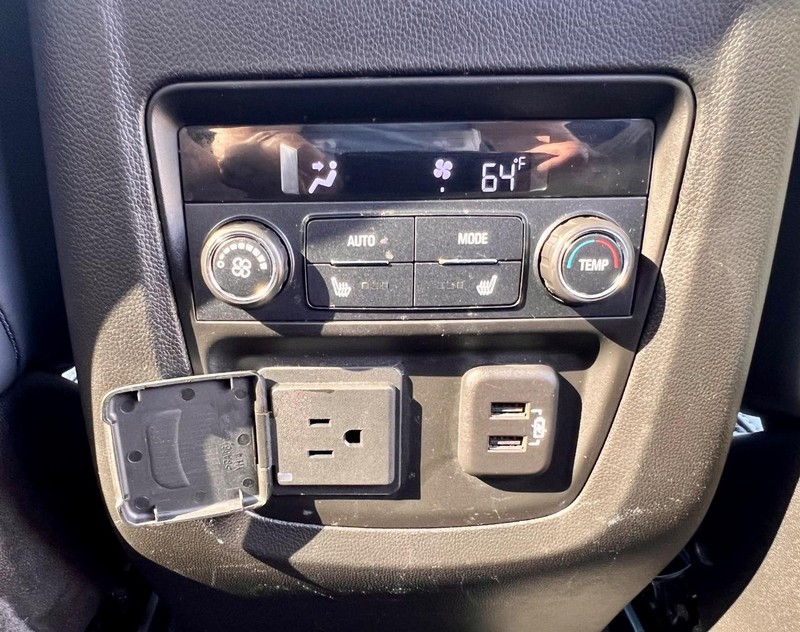 Buick Enclave Vehicle Full-screen Gallery Image 13