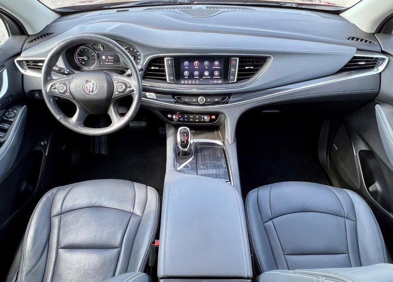 Buick Enclave Vehicle Full-screen Gallery Image 14