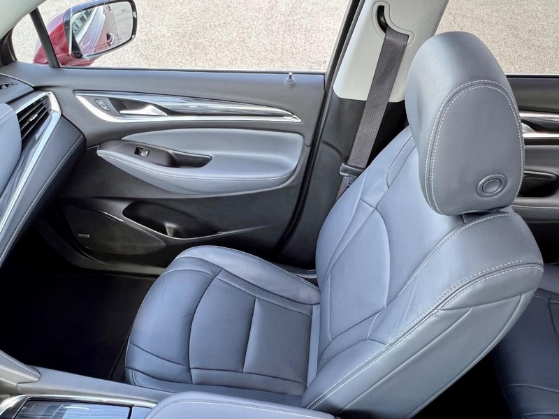 Buick Enclave Vehicle Full-screen Gallery Image 15