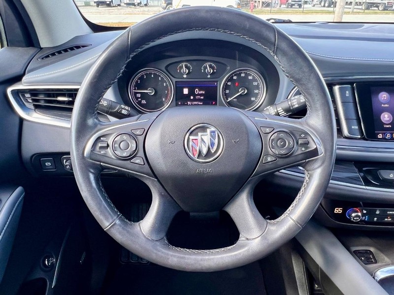 Buick Enclave Vehicle Full-screen Gallery Image 16