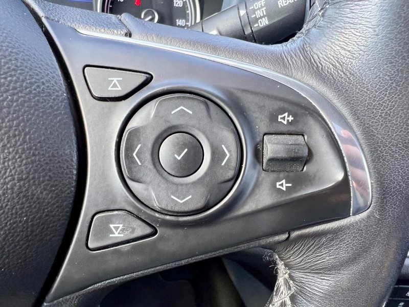 Buick Enclave Vehicle Full-screen Gallery Image 18