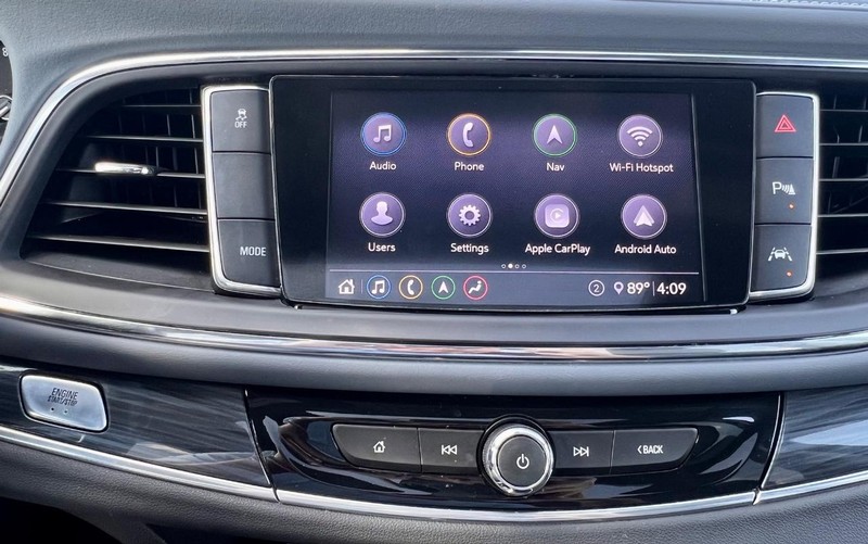 Buick Enclave Vehicle Full-screen Gallery Image 19
