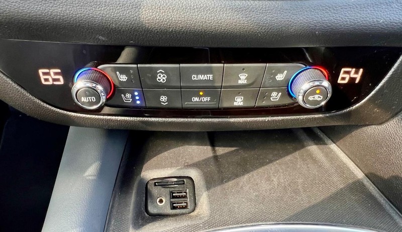 Buick Enclave Vehicle Full-screen Gallery Image 23