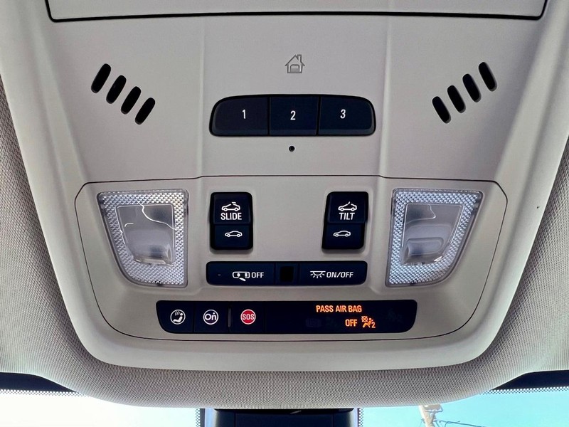 Buick Enclave Vehicle Full-screen Gallery Image 25