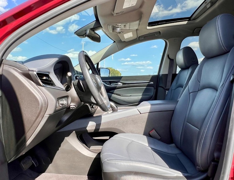 Buick Enclave Vehicle Full-screen Gallery Image 30