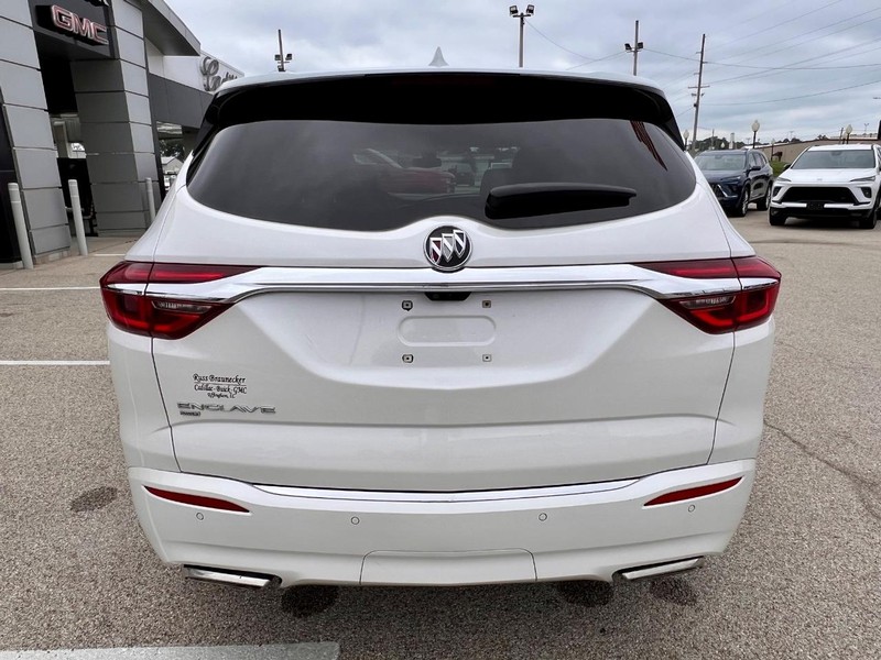 Buick Enclave Vehicle Full-screen Gallery Image 05