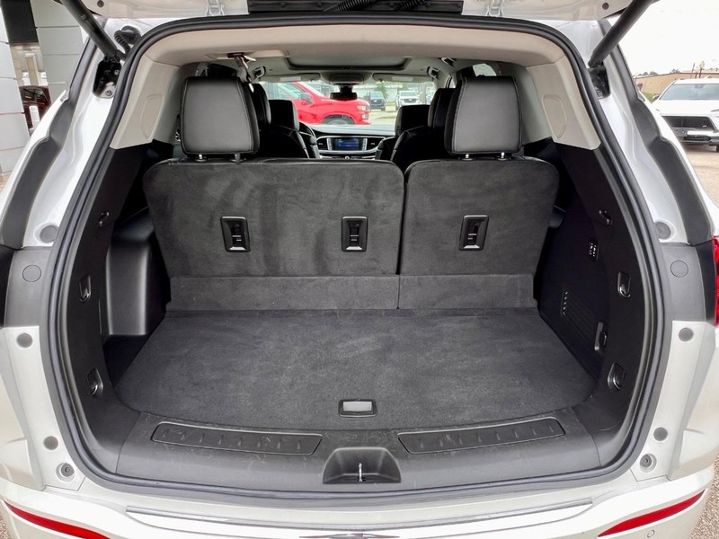 Buick Enclave Vehicle Full-screen Gallery Image 06