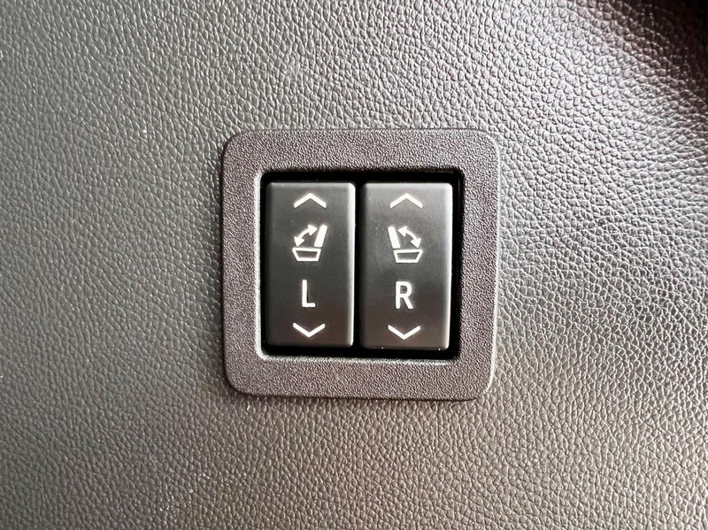 Buick Enclave Vehicle Full-screen Gallery Image 07