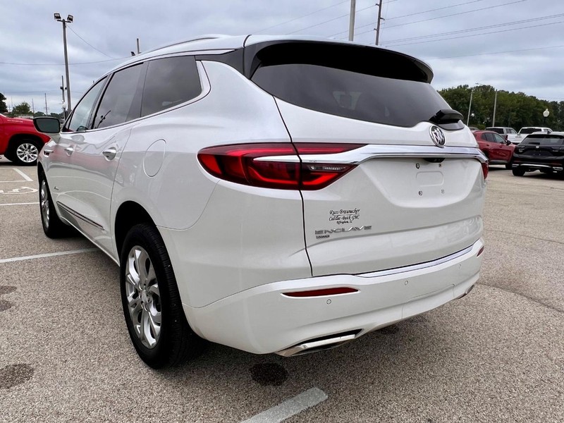 Buick Enclave Vehicle Full-screen Gallery Image 08