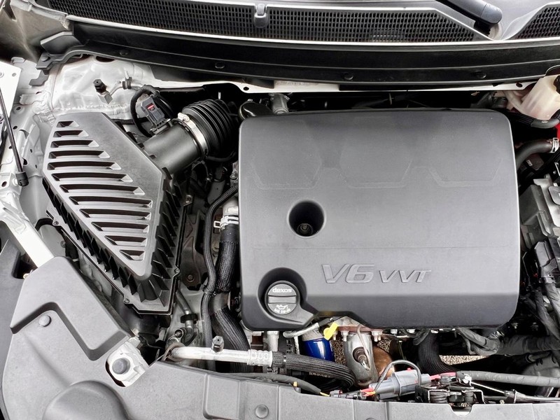 Buick Enclave Vehicle Full-screen Gallery Image 10