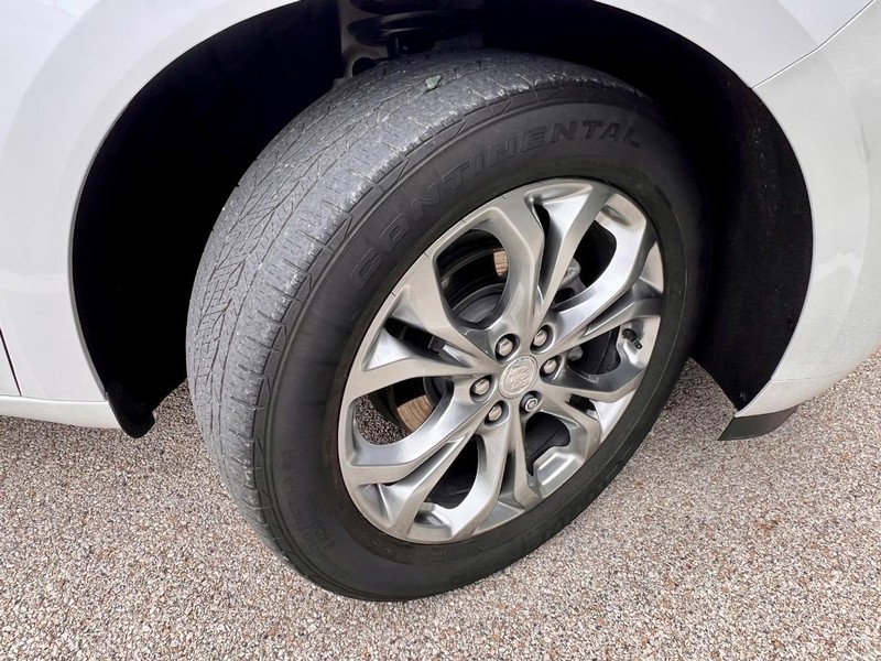 Buick Enclave Vehicle Full-screen Gallery Image 11