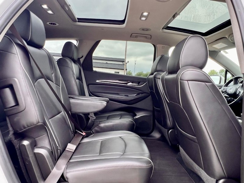 Buick Enclave Vehicle Full-screen Gallery Image 13