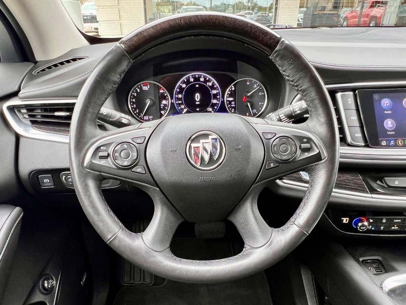 Buick Enclave Vehicle Full-screen Gallery Image 17