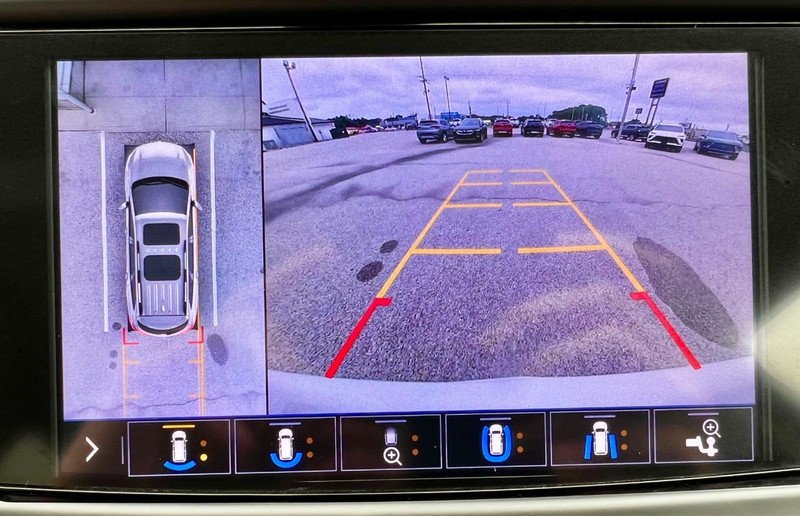 Buick Enclave Vehicle Full-screen Gallery Image 23