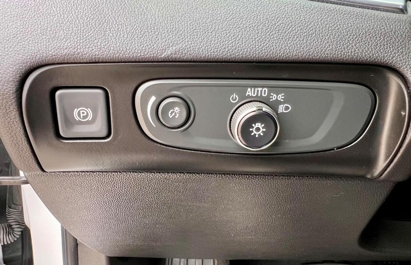 Buick Enclave Vehicle Full-screen Gallery Image 28