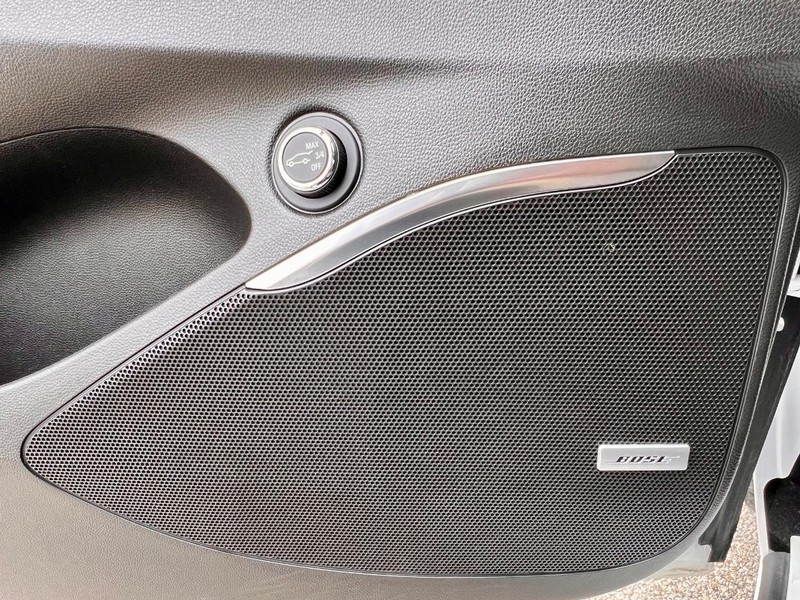 Buick Enclave Vehicle Full-screen Gallery Image 31