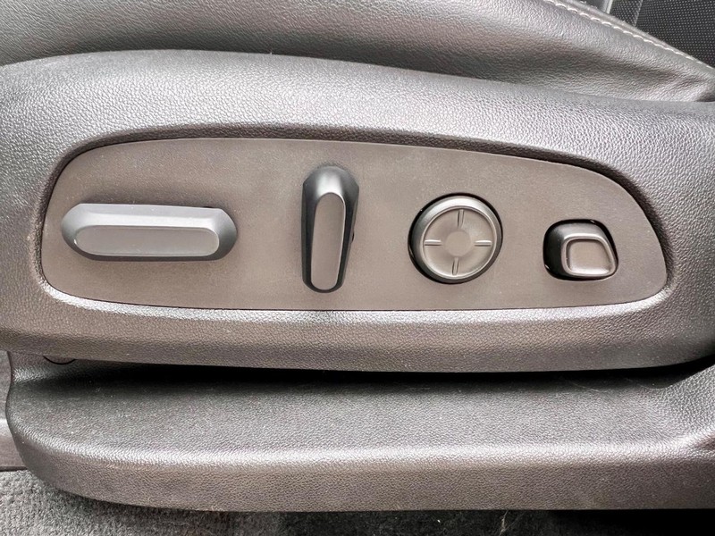 Buick Enclave Vehicle Full-screen Gallery Image 33